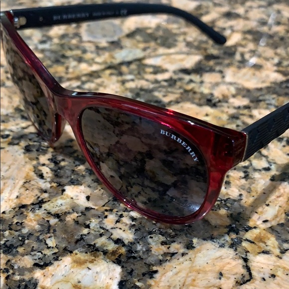 Maroon Burberry Sunglasses, gently used - Picture 6 of 8